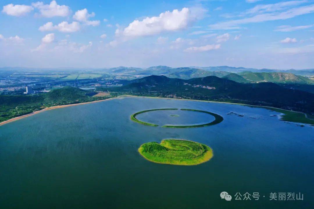 波光潋滟三面青山环绕烈山区化家湖水库被称为淮北版"马尔代夫的"最近