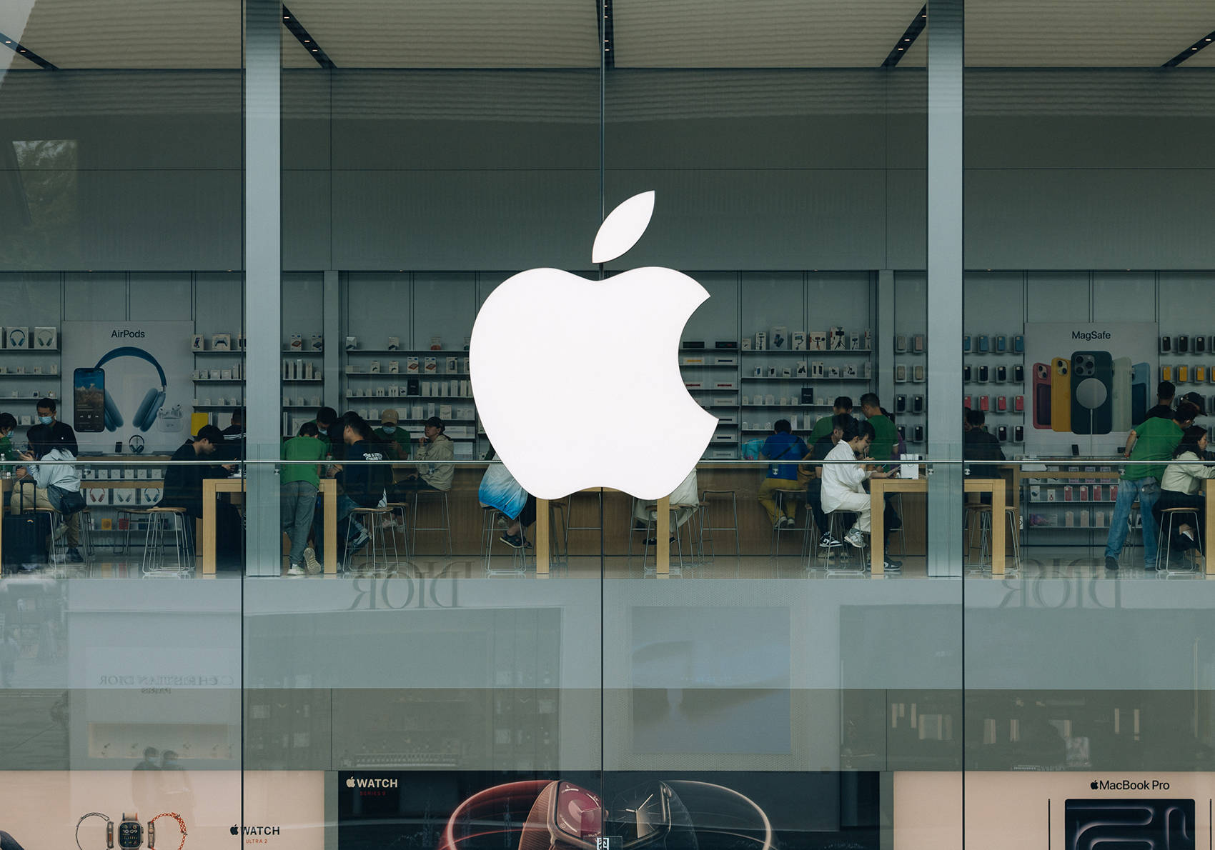 苹果发布2024年第三财季业绩:iphone和大中华区营收下滑 软件服务收入