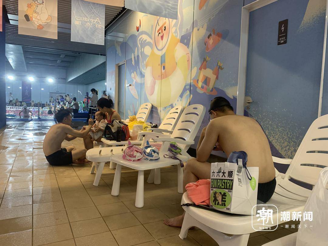 热到破纪录的杭州，游泳的人也多了好几倍！还有人是冲着潘展乐夺冠来的
