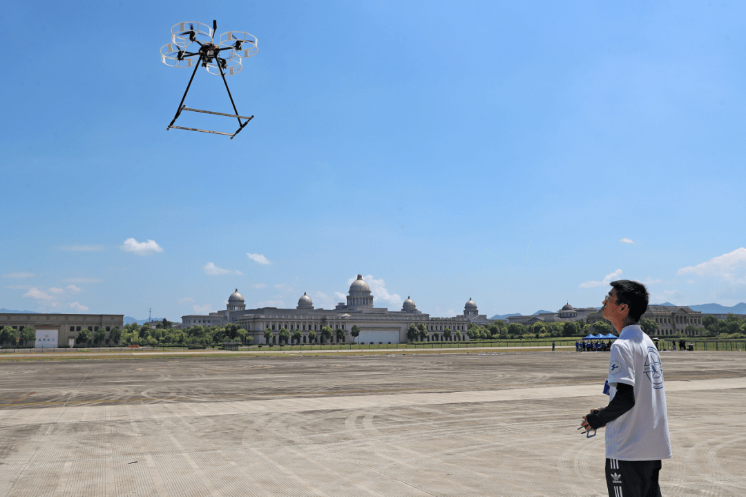 中国大学生飞行器设计创新大赛选拔赛在万丰举行