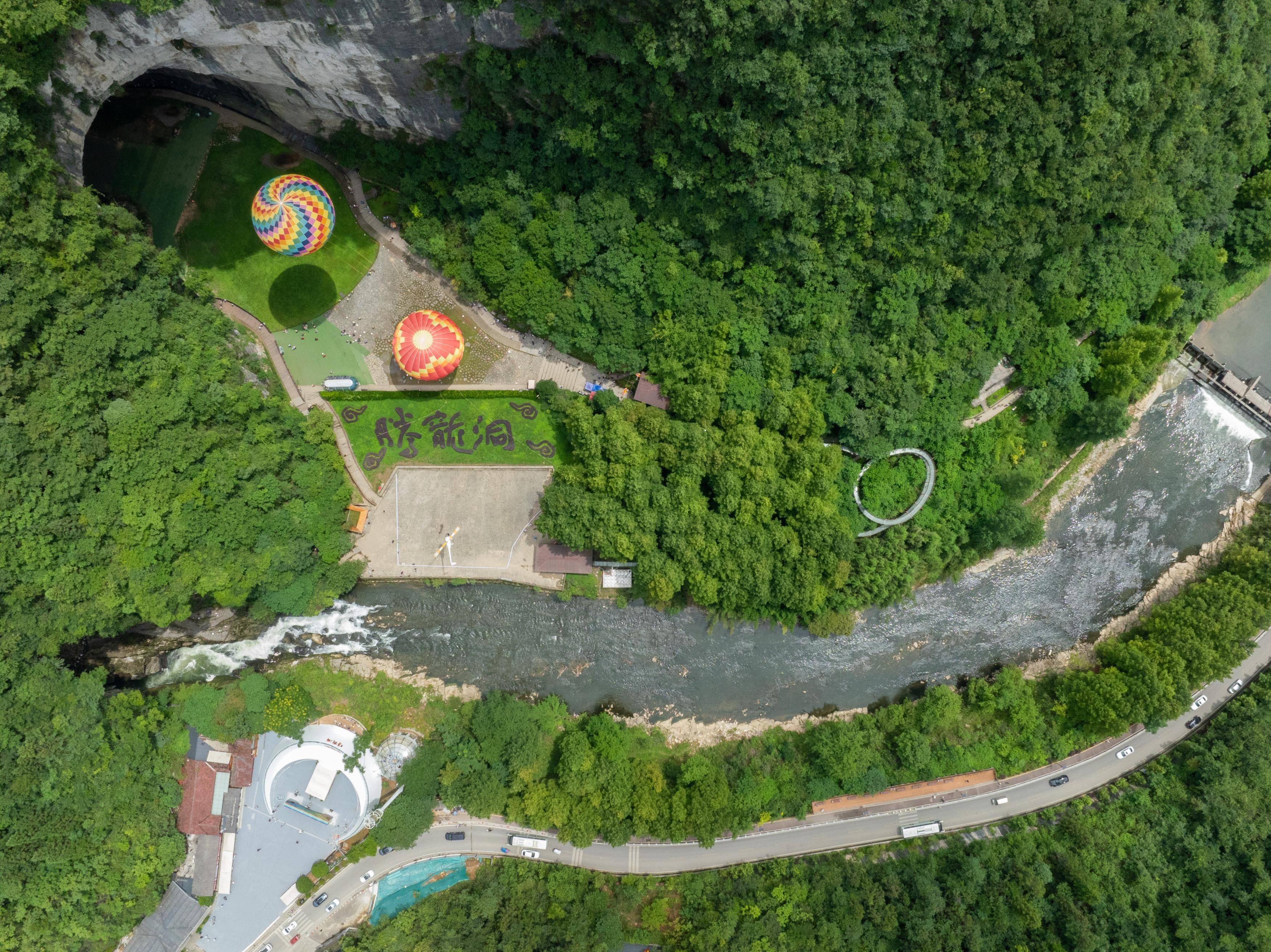 湖北利川:夏日溶洞觅清凉