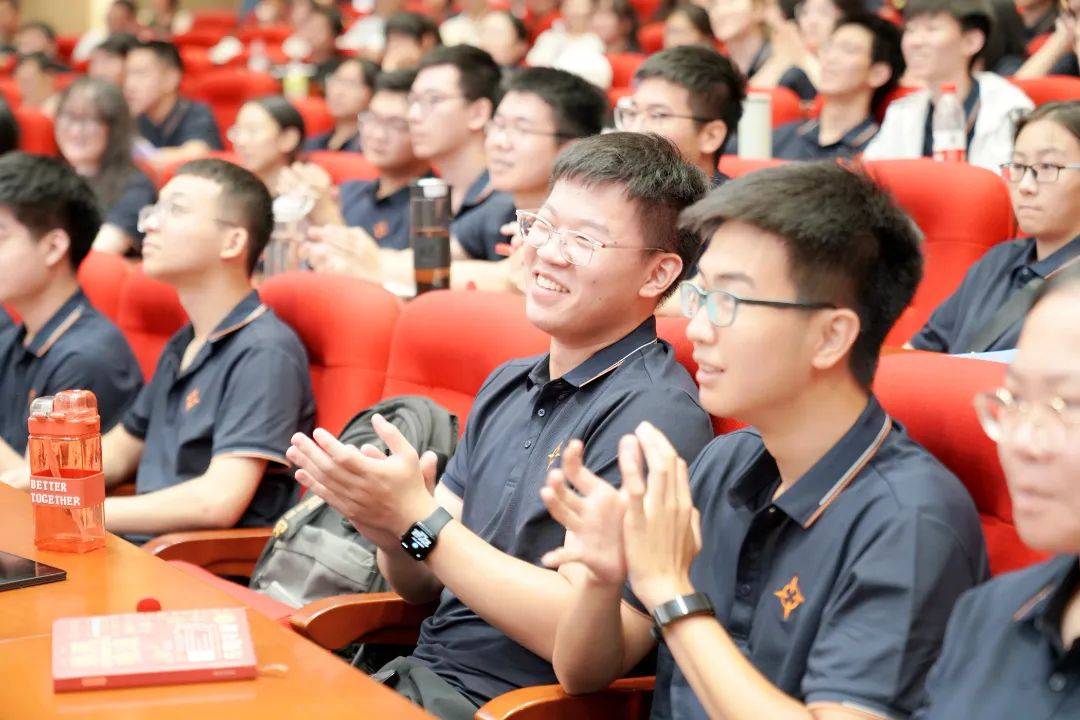 燃爆现场！2024准大学生生涯发展夏令营开营 郑强教授金句频出，爱党爱国燃动青春！