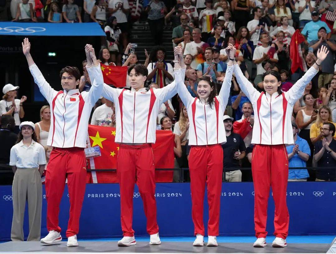 巴黎奥运会游泳战报:中国游泳队夺得男女4X100米混合泳接力银牌 刷新亚洲纪录_决赛_选手_奖牌
