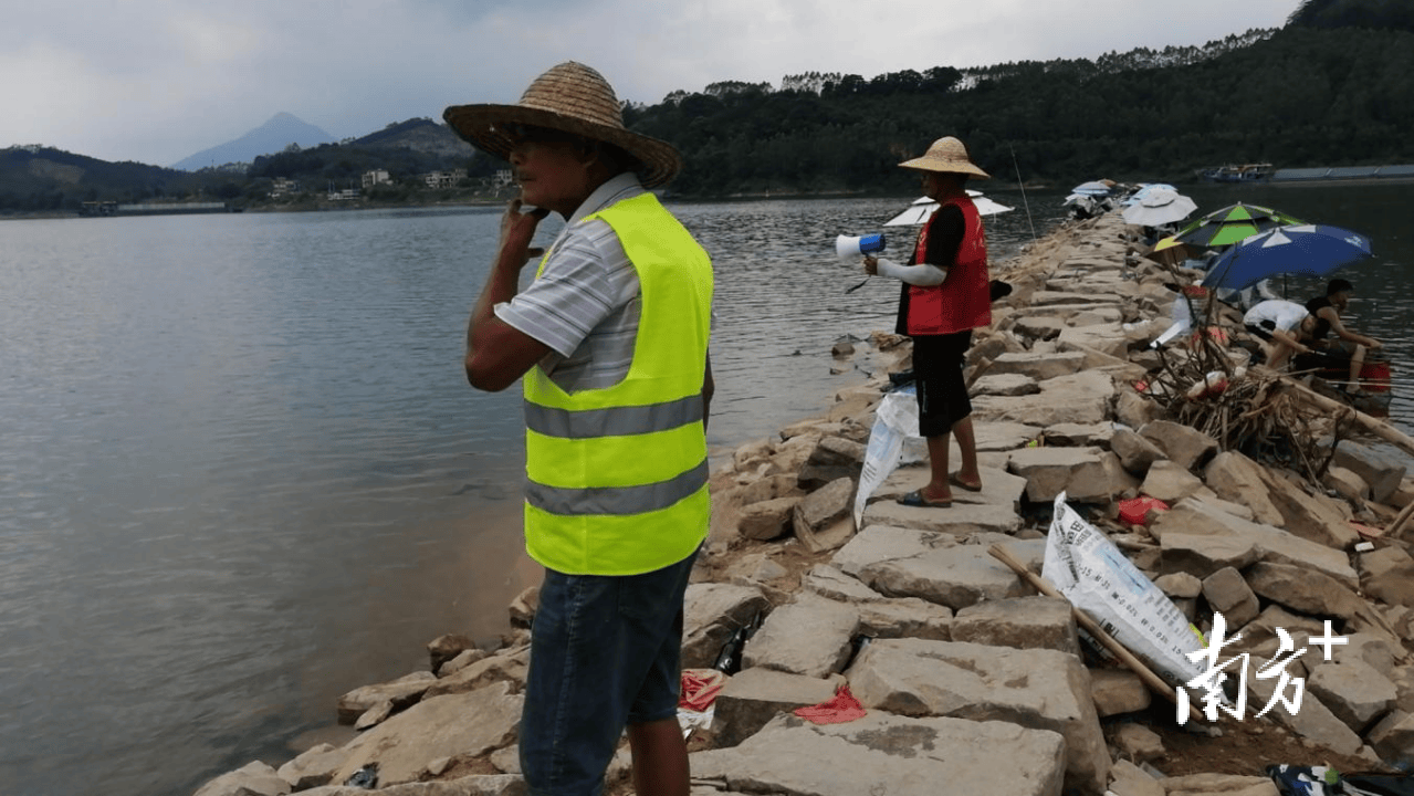 筑牢夏季防溺水安全堤,清城飞来峡人大代表在行动_工作_宣传_游泳