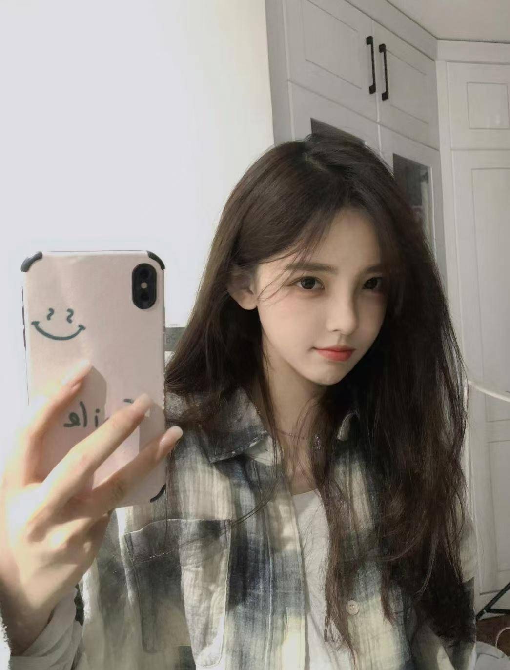美女收入3500,要求男友月薪五万有房有钱,年轻漂亮是她的资本
