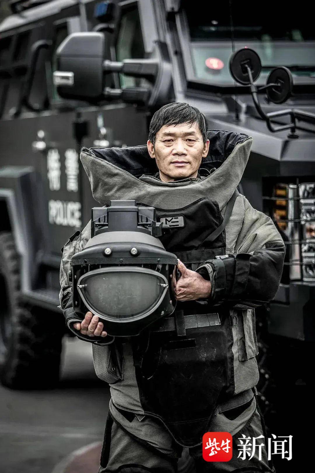 镇江“拆弹专家”罗金芳被评为全国模范退役军人_工作_公安局_北京