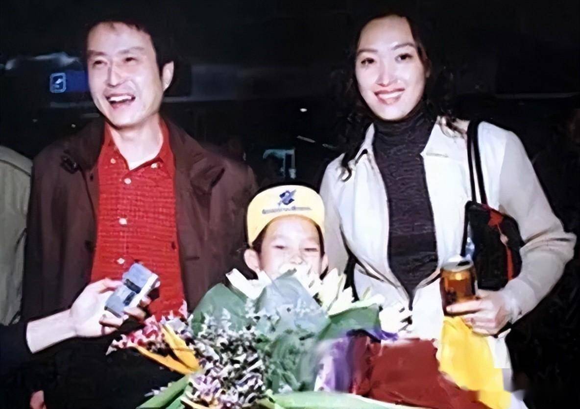 还好贤妻在侧在妻子过世四年以后,陈忠和选择与李东红再婚