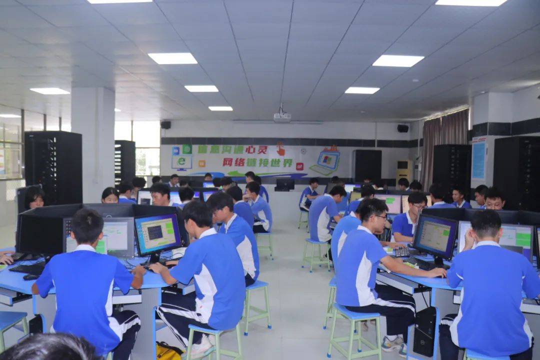 深圳市深德技工学校 来自搜狐网