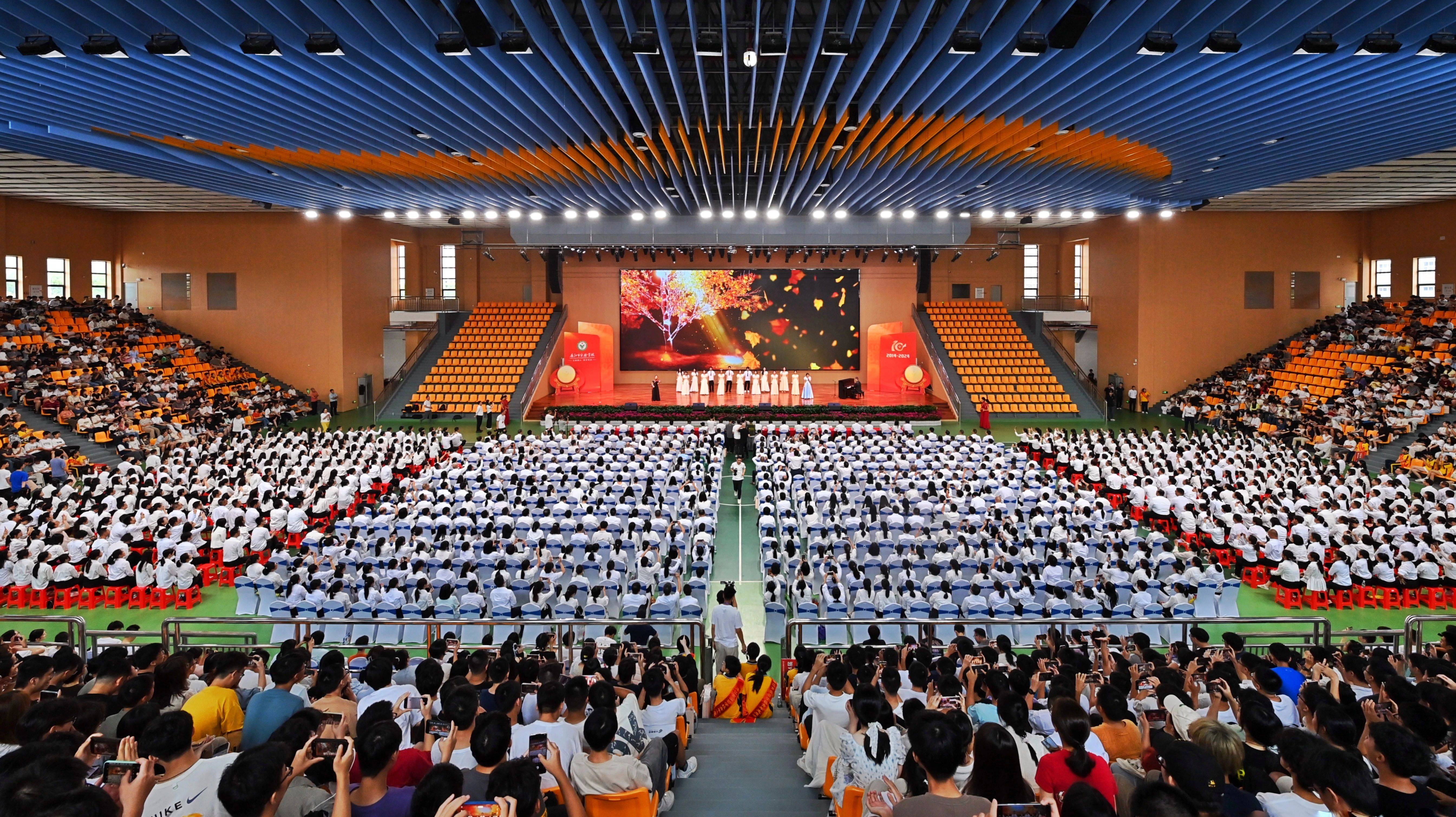 植树,庆典,展览,晚会.广东省廉江市实验学校建校十周年活动精彩纷呈