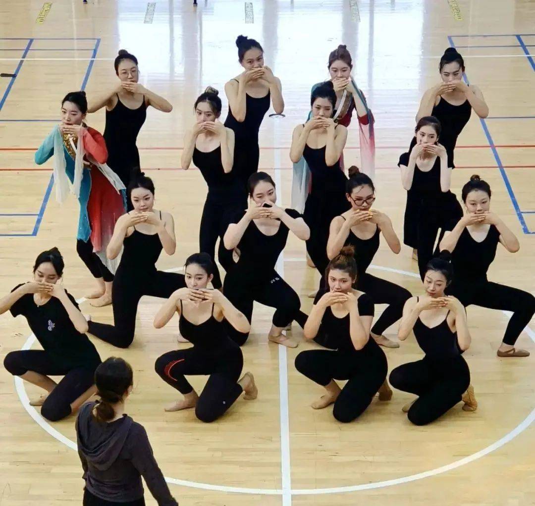 北京印刷学院大学生舞蹈团参演"2024年文化中国·水立方杯中文歌曲