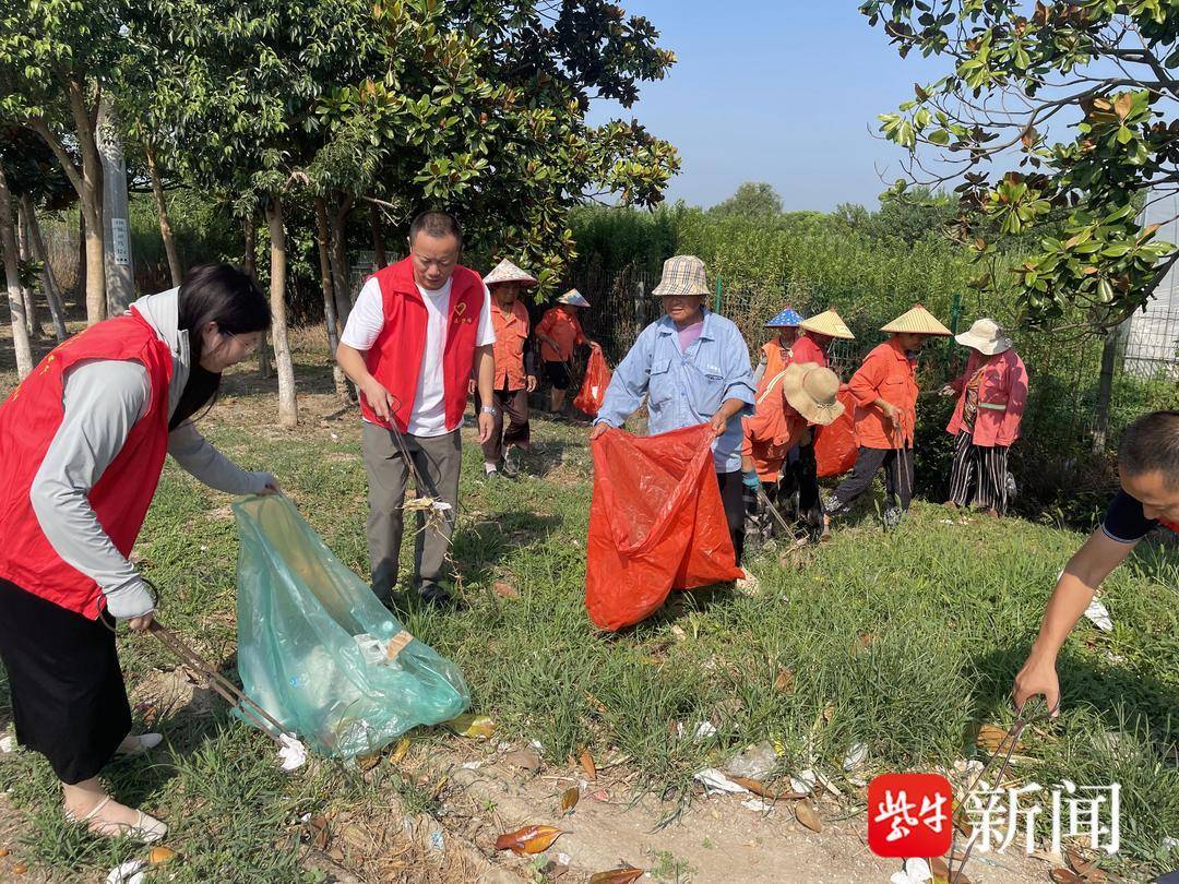 本次活动针对区域内塘东路沿线两侧进行垃圾捡拾清理