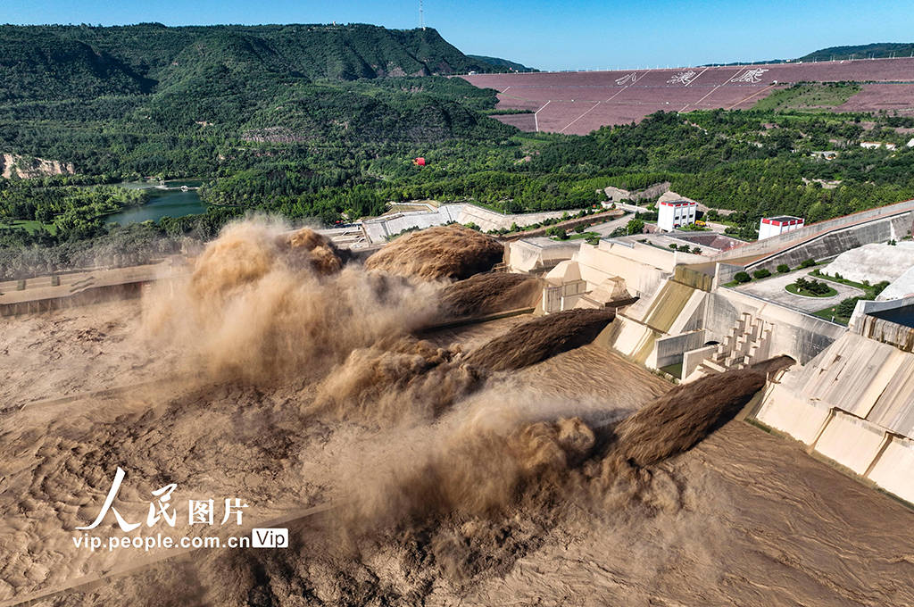 河南济源:小浪底大流量泄洪防秋汛