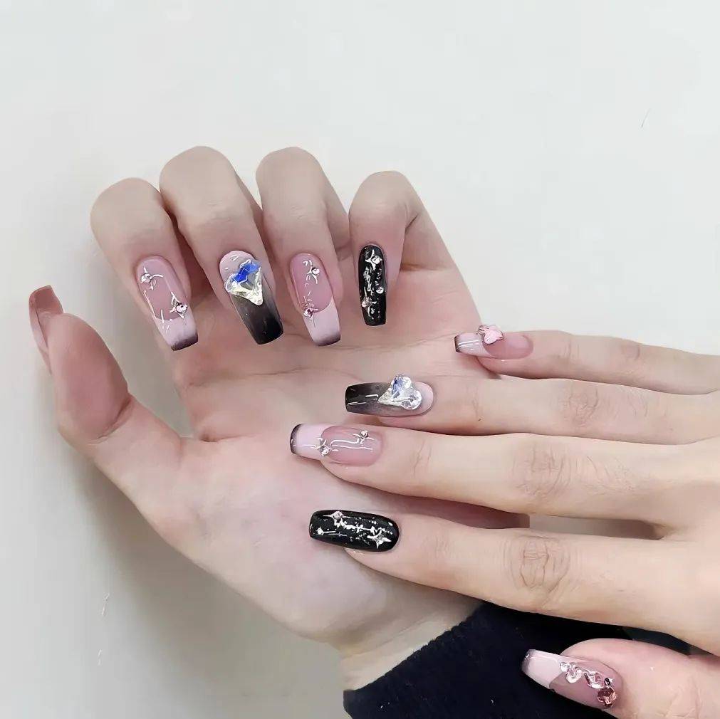 暗黑系甜酷美甲,让你瞬间成为酷girl!