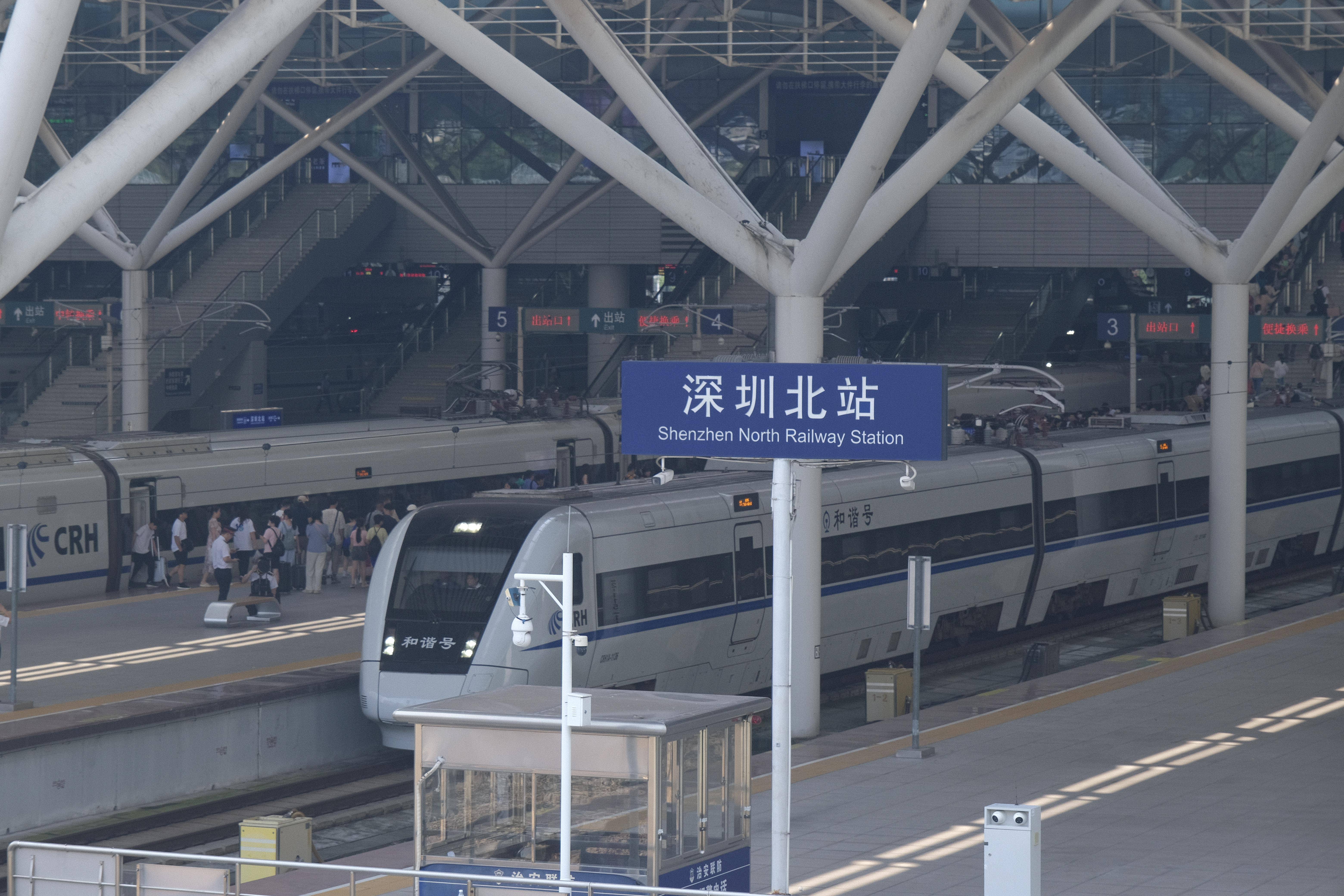 暑运铁路客流高位运行 旅客发送量超6亿人次