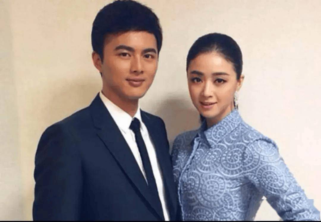 才发现蒋欣这么美,头小个子也高,路人晒合照称真人确实不上镜