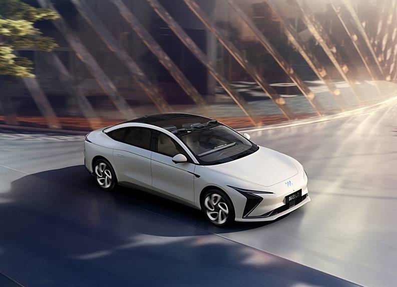 智己一年贬值28万：花13万换电池还不是原装 车主愤怒投诉