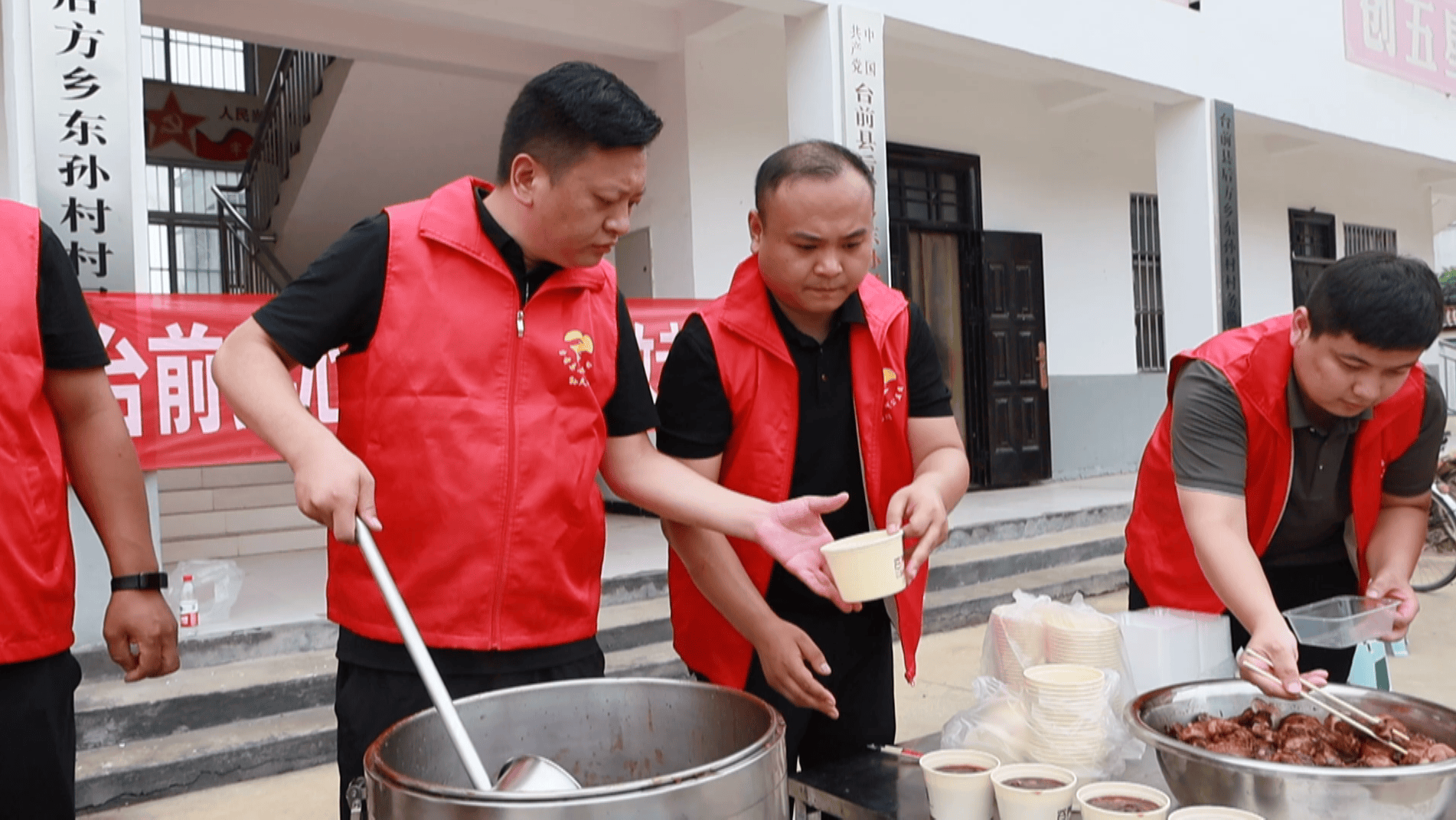 免费午餐公益活动图片