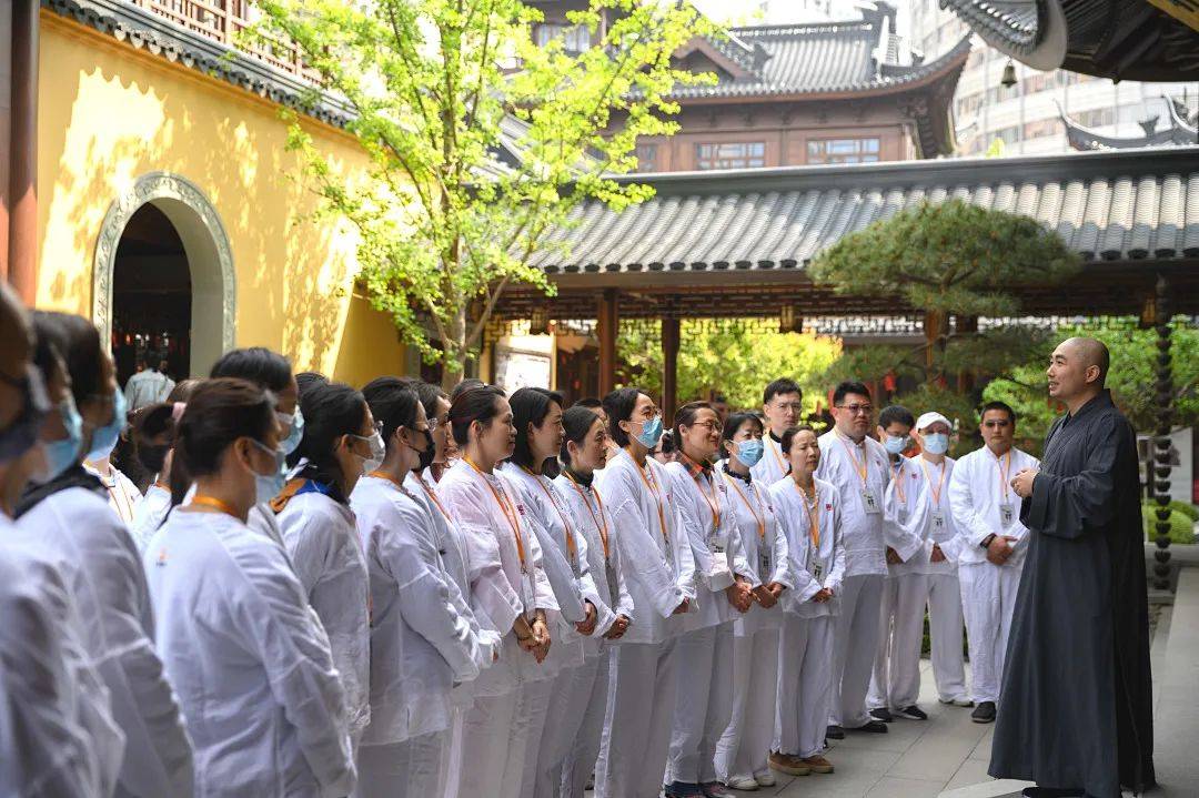 将在一天时间内跟随本寺法师学习如何礼佛仪轨,正念吃饭,体验基础禅修