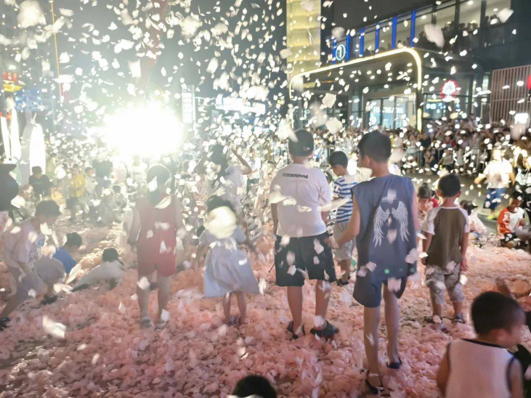 华都·天元广场:"浪漫经济"激发消费活力