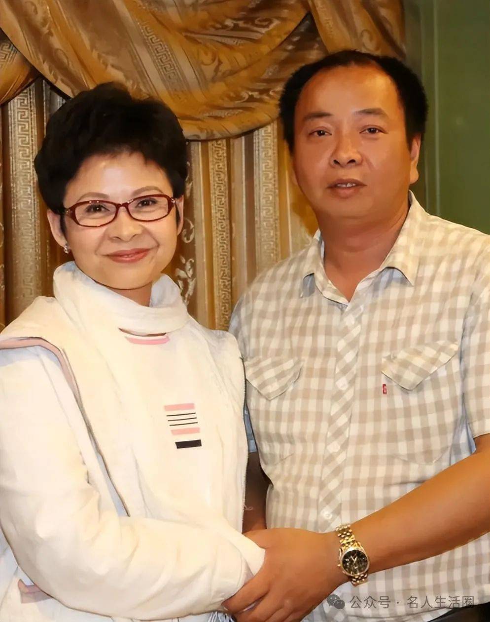 董文华:和初恋男友携手42年,低谷时期丈夫不离不弃
