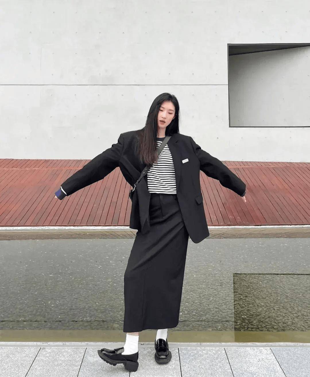 西装配裙子,时髦度爆表的气质搭配