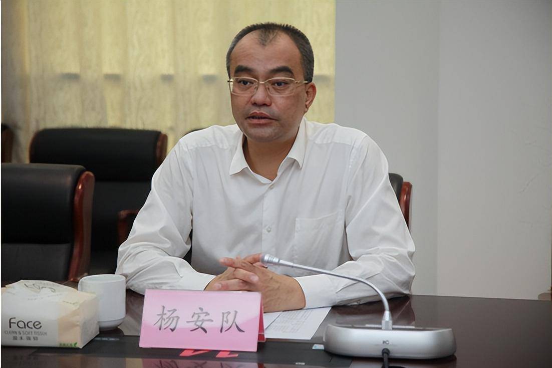 他曾任中山市委书记,与危伟汉搭过班子.