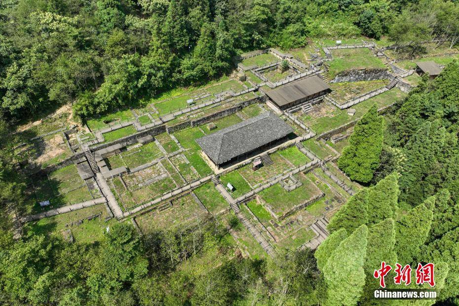 海龙屯始建于1257年,原是一座军事古堡,是西南地区