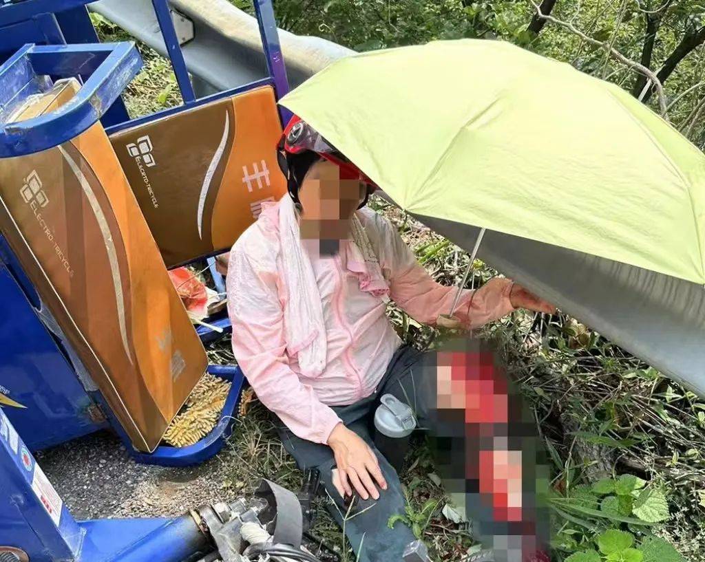 爱心闪姚赞夫妻携手在酷热中救助车祸伤员