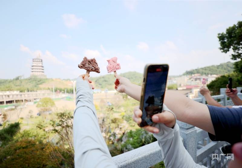 网络名人打卡 共赏“江湖”美景 网络名人打卡 共赏“江湖”美景