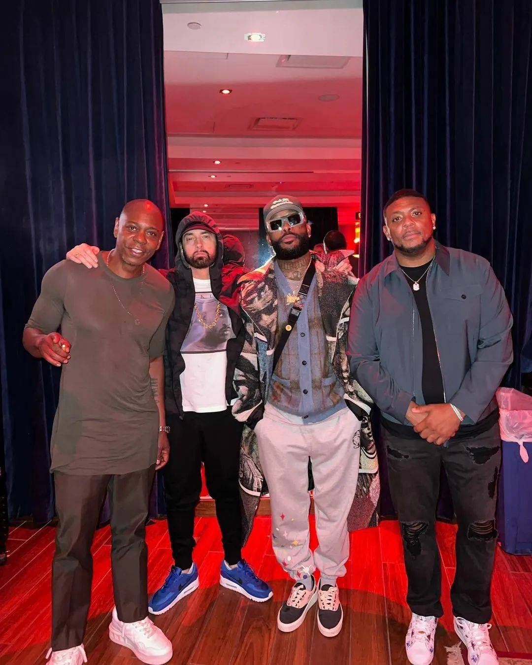 都在问这两天 Eminem 穿的哪双鞋？今天终于破案了！