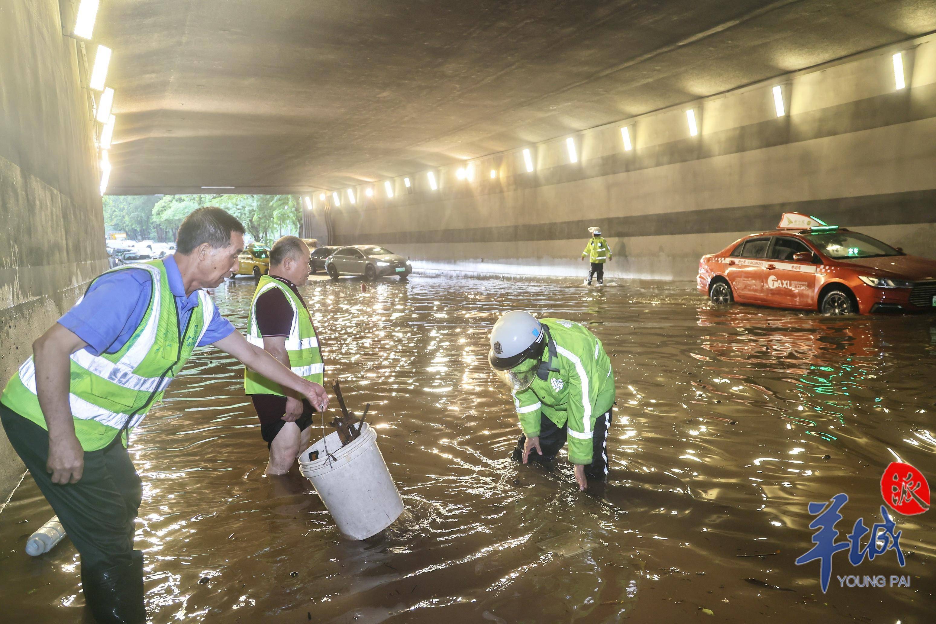 道路积水,列车晚点,景区关闭!直击广东多地大暴雨,避险指南