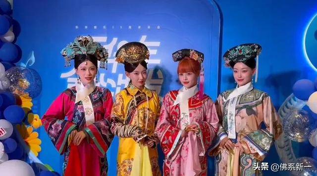 笑麻了!乐华年会王一博拖鞋配短裤松弛感绝了，不愧公司顶梁柱