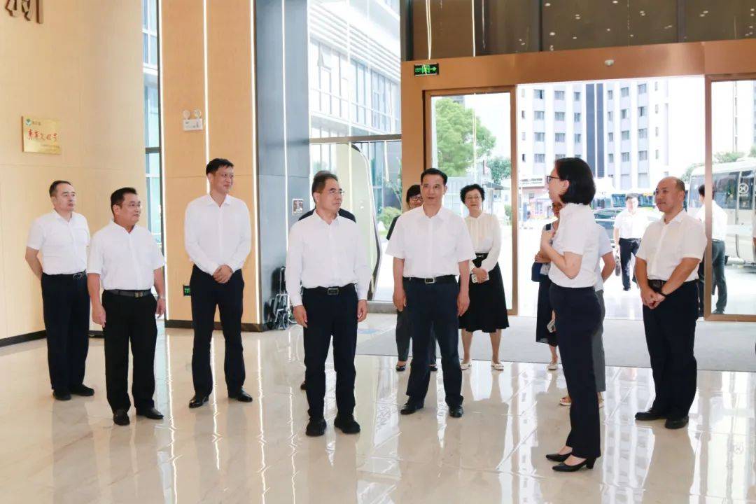 省人大常委会副主任叶贞琴率队到中山调研法律服务工作