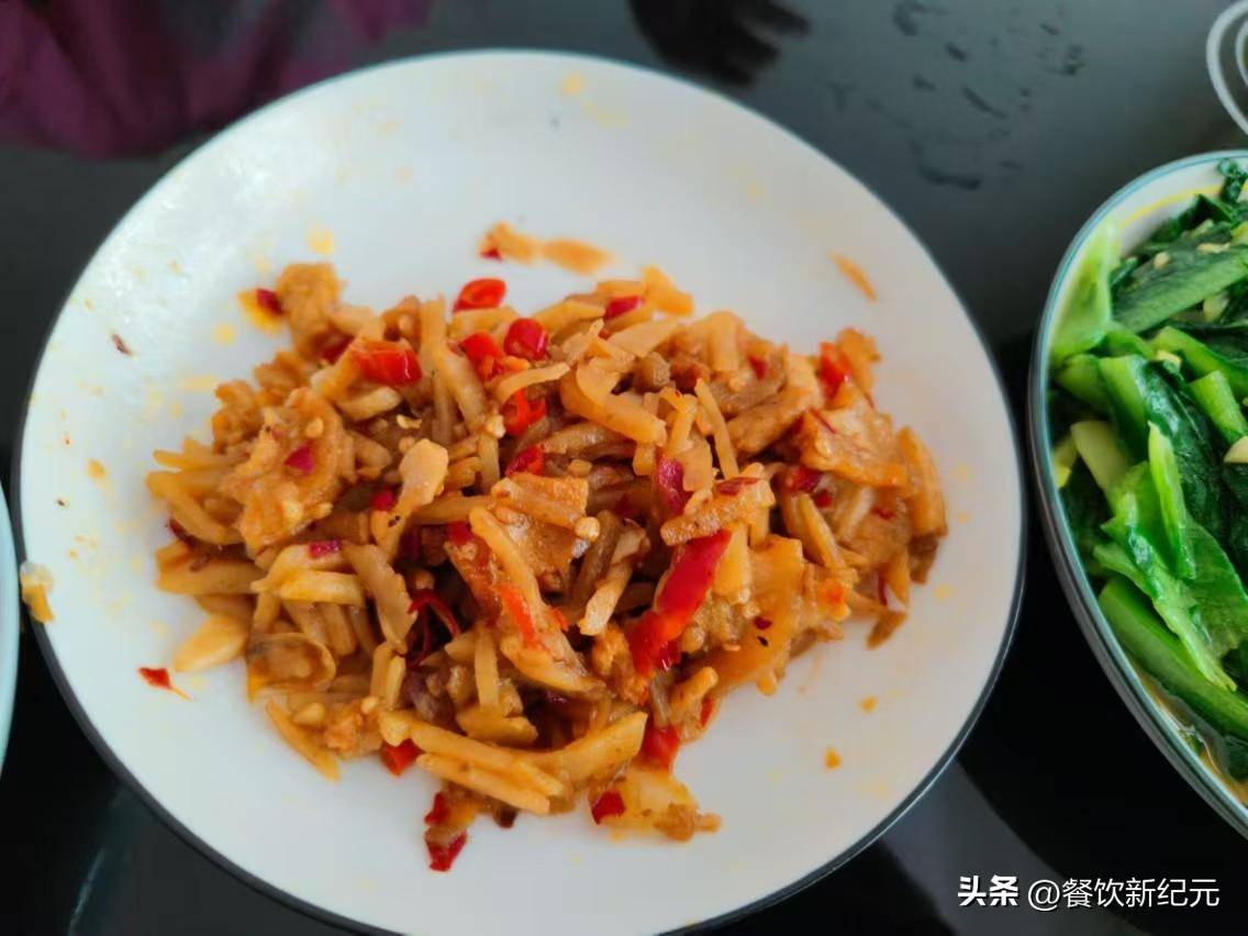 江西00后妻子做的午餐，5个家常菜，成本20块，朋友：丈夫好福气