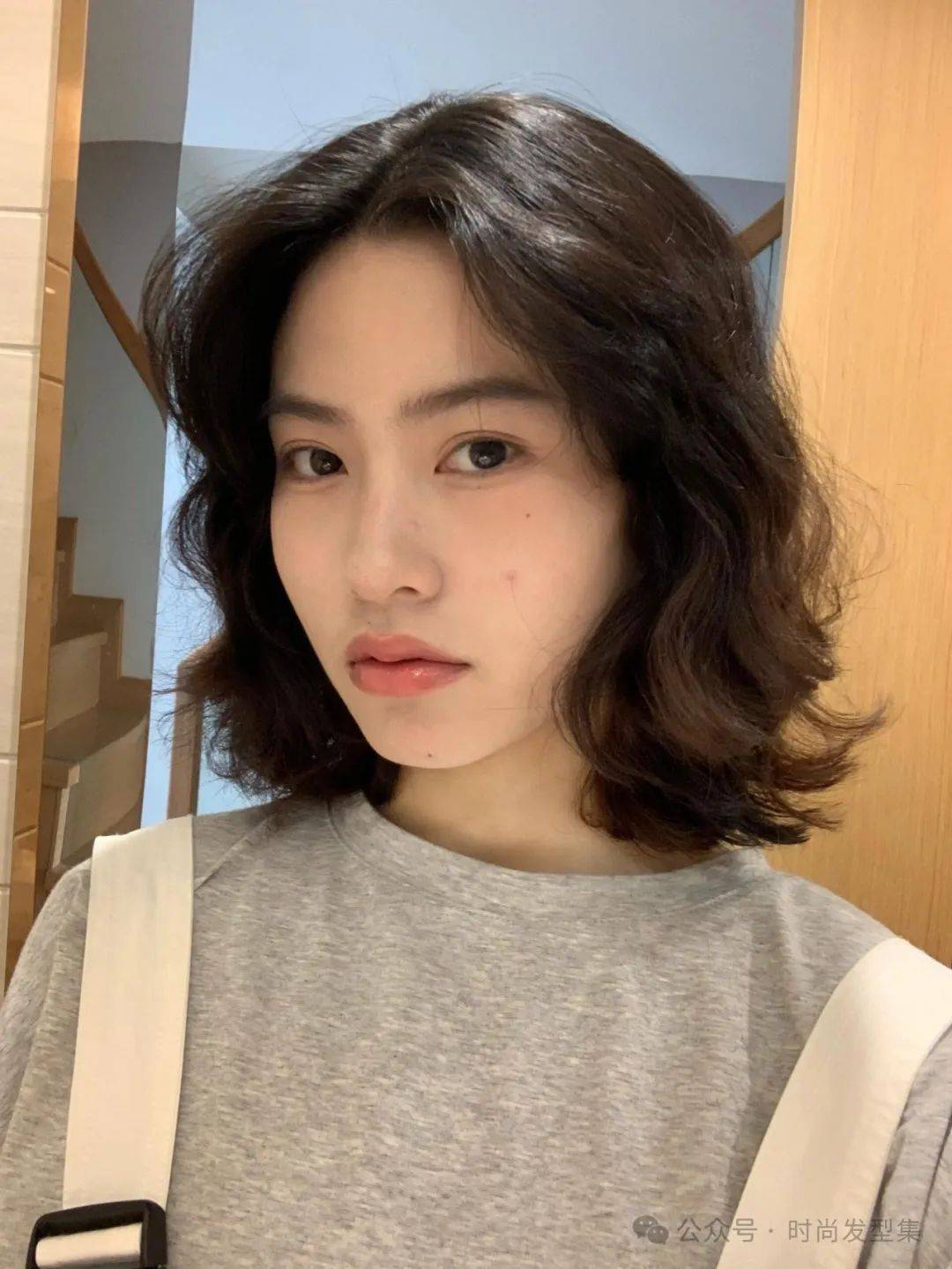 复古大波浪适合瓜子脸或者长脸的女生能够有效地平衡脸部的比例让
