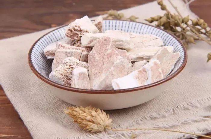 中医话中药之“龙骨”_表面_文字_殷商