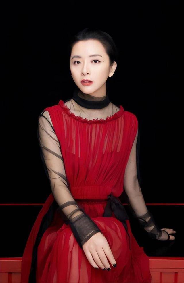 黄小蕾:抱过杜淳,追过大张伟,最后和认识38天的男友闪婚闪孕
