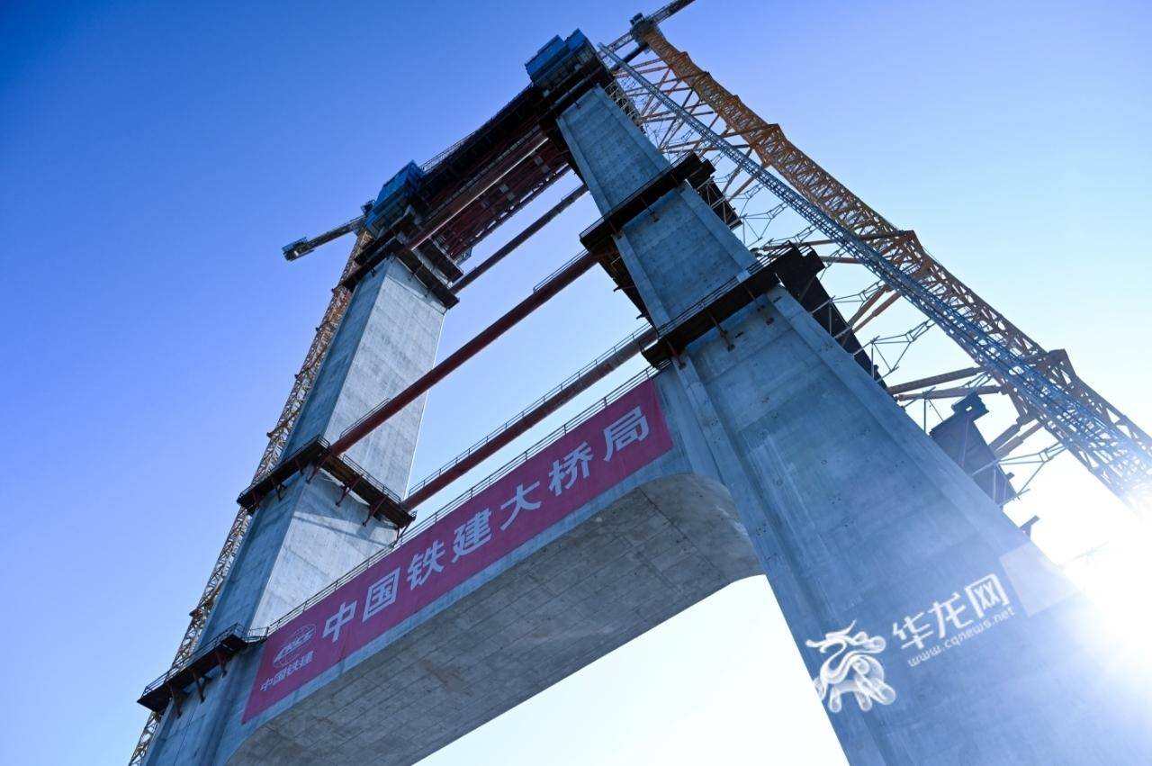 华龙网 刘润 摄黄桷沱长江大桥是渝长高速复线连接道工程(海腾立交
