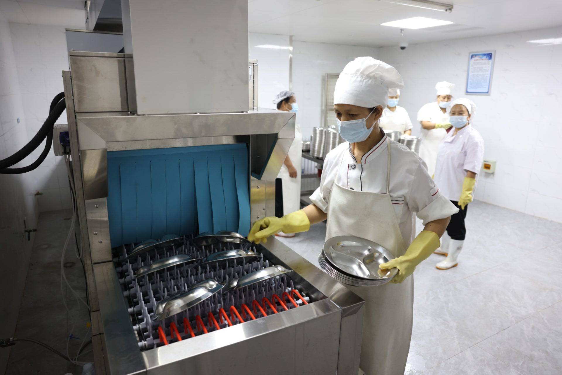 餐饮具集中消毒：行业的变革与挑战