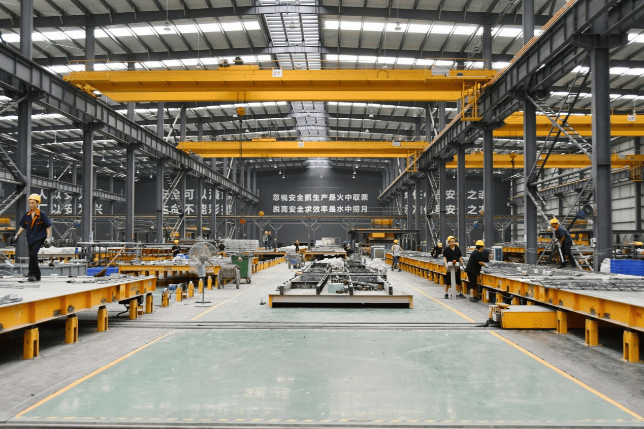 布料,养护,脱模等工序,叠合楼板,预制外挂墙板等混凝土预制构件被生产