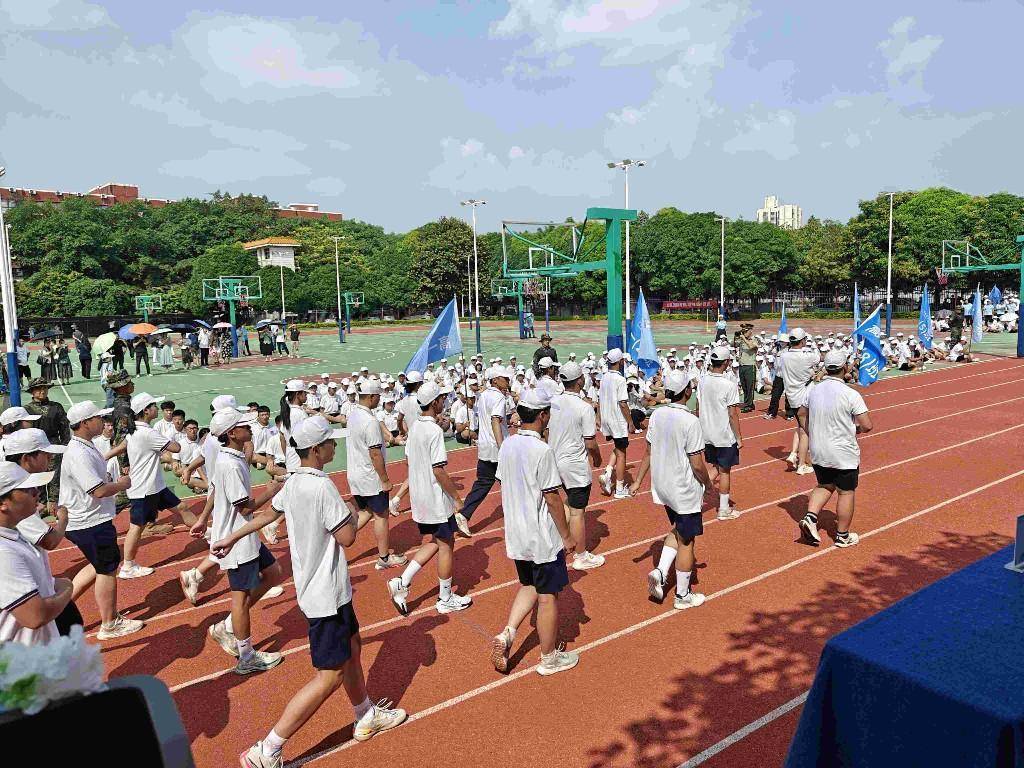 海华高一军训 学术校长上任_廖志文_广州市_生活习惯