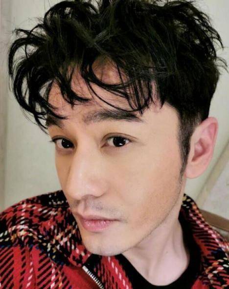 黄晓明早餐就很豪横!爸爸端出一桌海鲜,大明星回家被投喂好幸福