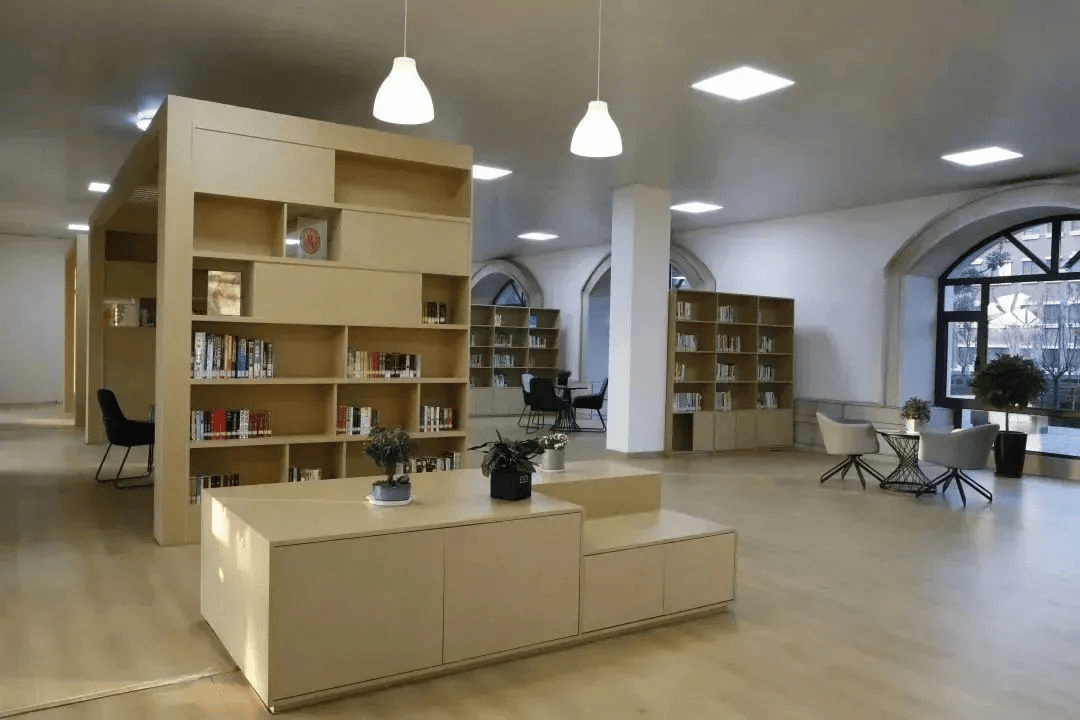 郑州中学地址_郑州中学红梅街校区环境_郑州中学高中部师资力量