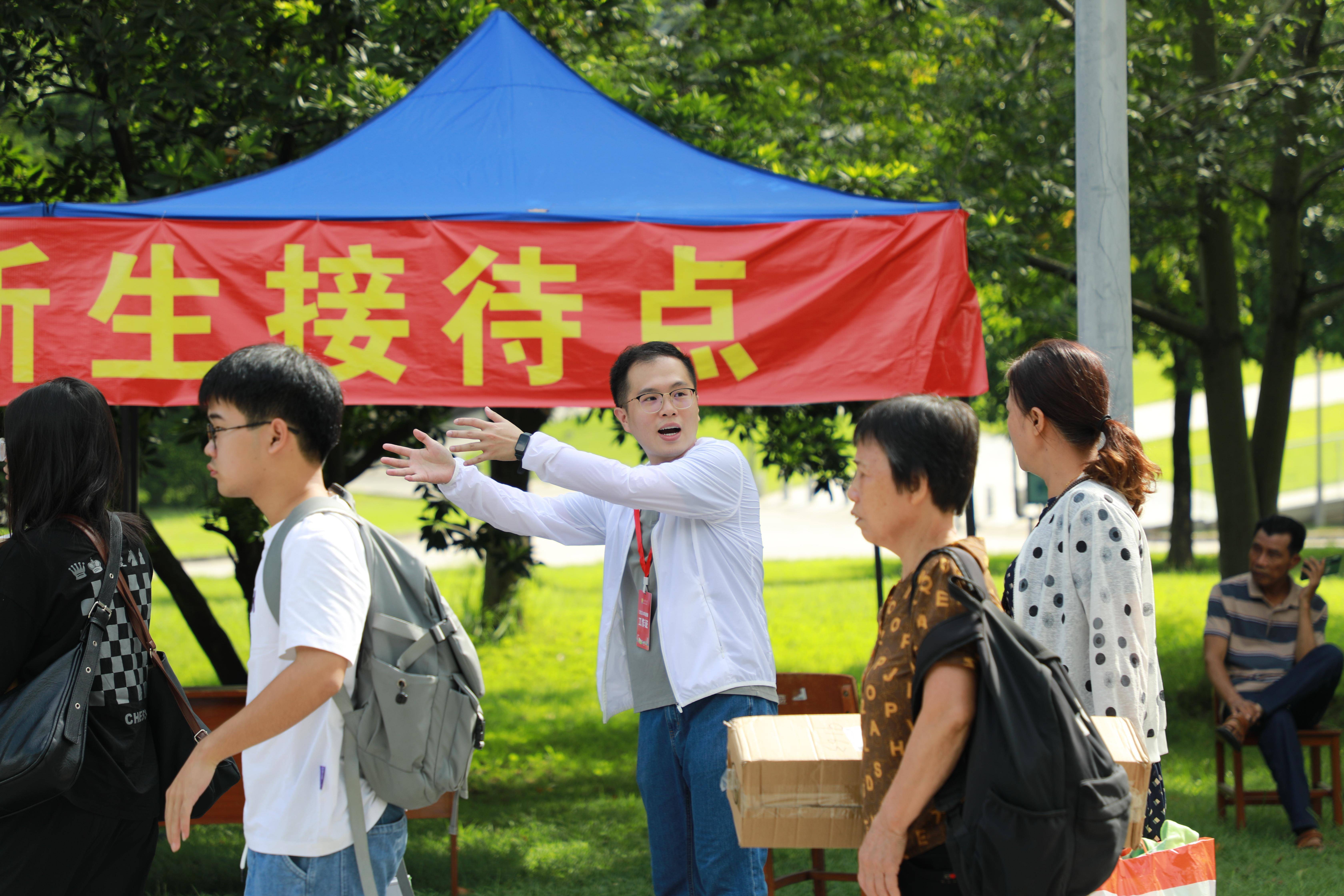 一小时完成报到,汕头大学5600名新生入学!