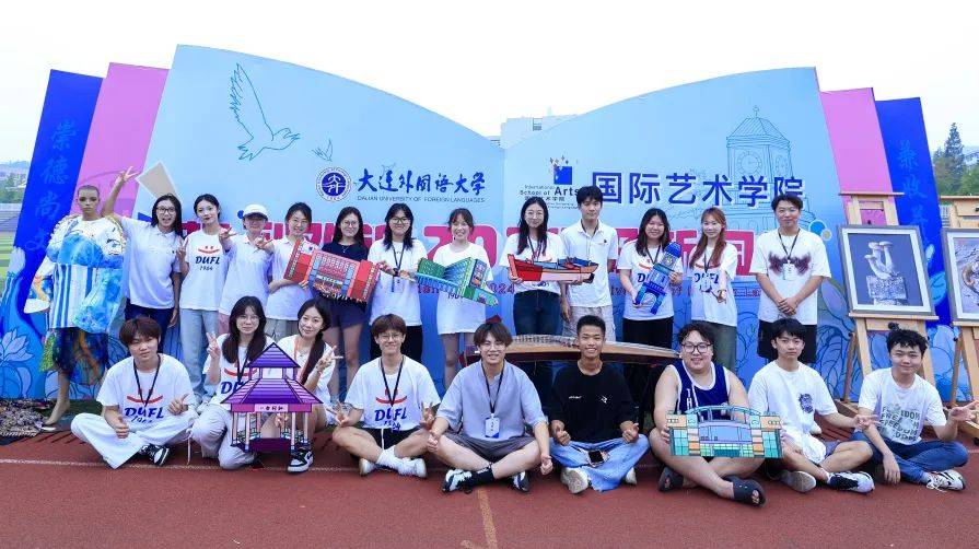 国际艺术学院商学院软件学院新闻与传播学院国际关系学院汉学院马克思