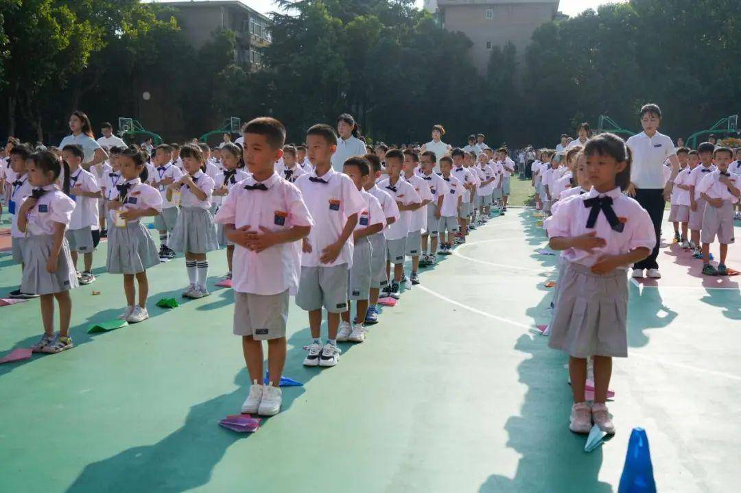 翠华路小学长大校区举行一年级新生入学礼活动