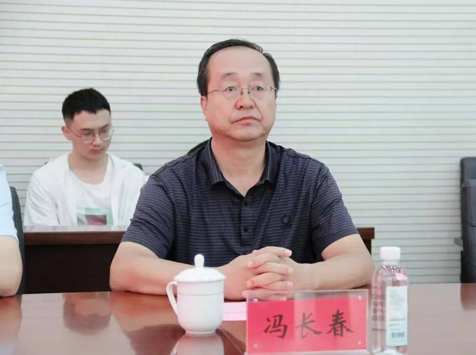 忻州一中举行"大爱国寿·圆梦助学"捐助仪式