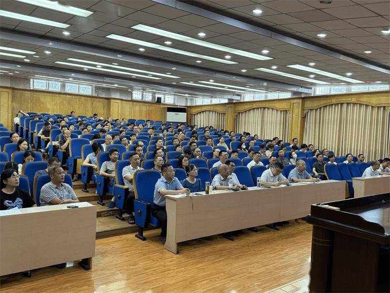 桐城中学吴幸福老师图片