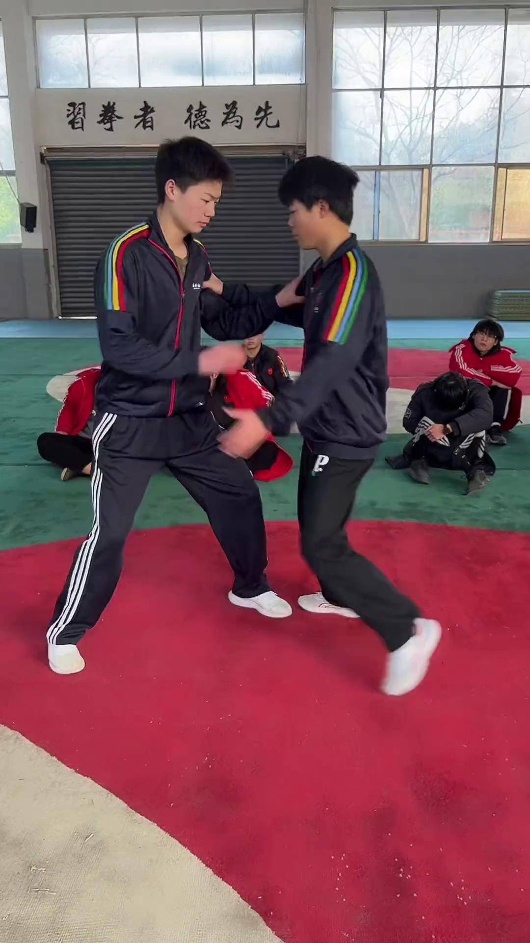 防身武术班的简单介绍 防身武术班的简单

先容
（学防身武术） 武术