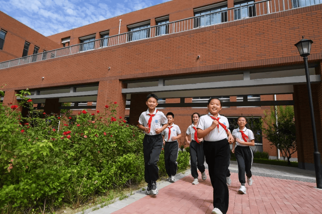 天津市东丽区丽景小学图片